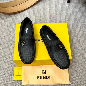 フェンディ ローマシリーズ ローファー ミラノファッションショー カジュアルローファー ブラックとグレー（FENDI 251）