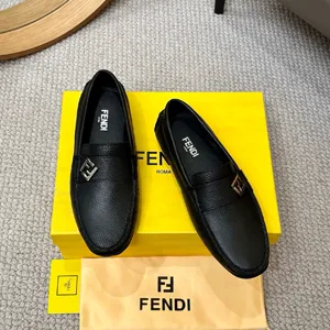 フェンディ ローマシリーズ ローファー ミラノファッションショー カジュアルローファー ブラック（FENDI 253）