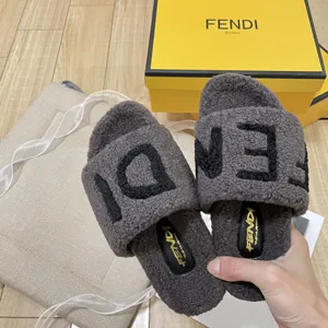 フェンディ ローマシリーズ サマー レディースシューズ グレー カシミアスリッパ（FENDI 210）
