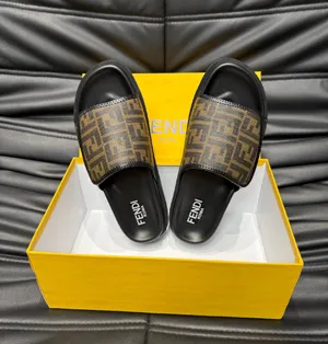 フェンディローマシリーズ メンズスリッパ ブラウン（FENDI 175）