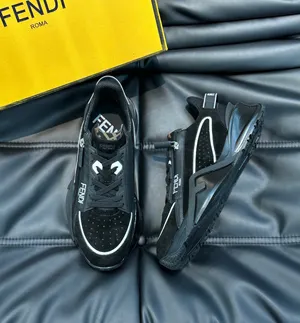 フェンディ フローシリーズ スニーカー ブラックスエード ランニングシューズ（FENDI 73）