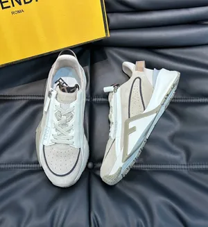 フェンディ フローシリーズ スニーカー ライトブラウン スエード ランニングシューズ（FENDI 71）