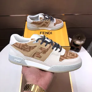 フェンディ マッチ シリーズ レースアップ スニーカー ベージュ＆ブラウン スエード ローカット（FENDI 46）