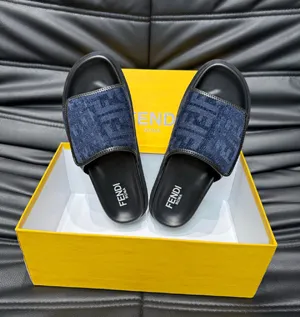 フェンディ ローマシリーズ メンズスリッパ ビーチサンダル ネイビーブルー（FENDI 184）