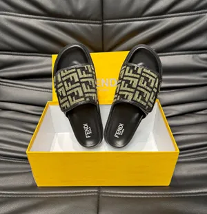 フェンディ ローマシリーズ メンズスリッパ ビーチサンダル イエロー（FENDI 185）