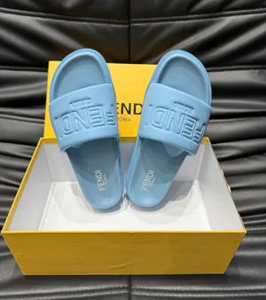 フェンディ ローマ シリーズ メンズ スリッパ ビーチサンダル ライトブルー（FENDI 195）