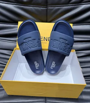 フェンディ ローマ シリーズ メンズ スリッパ ビーチサンダル ネイビーブルー（FENDI 196）