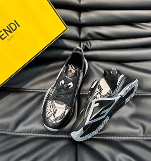 フェンディ フロー スニーカー ブラックレザー パイソンプリントスニーカー（FENDI 81）
