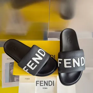 フェンディ ローマシリーズ ブラック グレインカーフスキン スリッパ カップルスタイル（FENDI 235?）