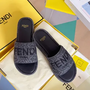 フェンディ サンシャイン ブラックデニム ジャカード プラットフォームサンダル（FENDI 225）