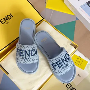 フェンディ サンシャイン ライトブルー デニムジャカード プラットフォームサンダル（FENDI 223）