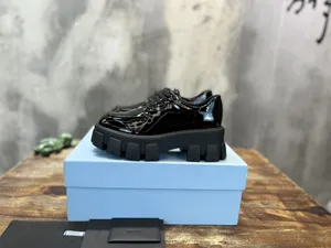 プラダ レトロ ブラック パテントレザー シャイニーローファー ブリティッシュスタイル レースアップシューズ（Prada 100）
