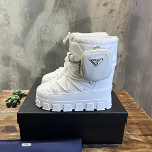 プラダ アプレ ナイロン トライアングルロゴ ショート スノーブーツ ホワイト（Prada 62）