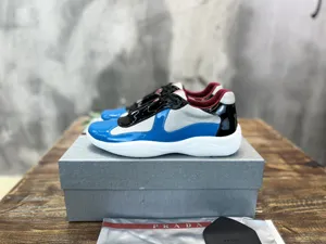 プラダ アメリカズカップ コレクション シャイニーカーフスキン＆メッシュ カジュアルスニーカー ブルーブラック（Prada 24）