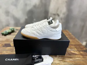 シャネル 23S ホワイト ラムスキン キルティング テニスシューズ (G45335 B14497 NS308)