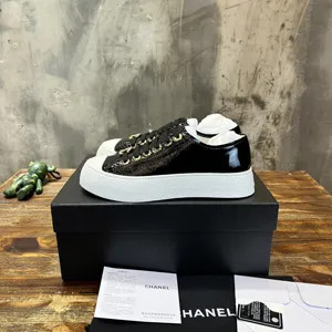 CHANEL シャネル 25SS 新作 ブラック グロッシー パテントレザー カジュアル ビッグトゥ シューズ (G45560 B15742 94305)
