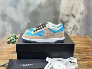 CHANEL シャネル 24P スエード マルチカラーパネル カジュアル スケートシューズ ブルー（CHANEL 70）