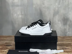 CHANEL シャネル 25C リゾート ホワイト コットン グラフィティ カジュアル スニーカー/スケートボードシューズ (G46089 B18543 NAAHJ)