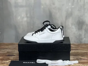 CHANEL シャネル 25C リゾートコレクション ホワイトカーフスキン グラフィティ カジュアルスニーカー/スケートボードシューズ (G46076 B18510 NAAEJ)