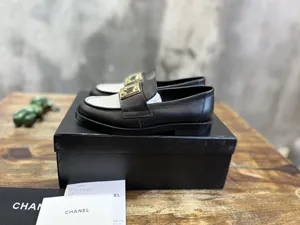 CHANEL シャネル 23b ブラック カーフスキン ダブルCバックル ローファー（（Chanel 30）