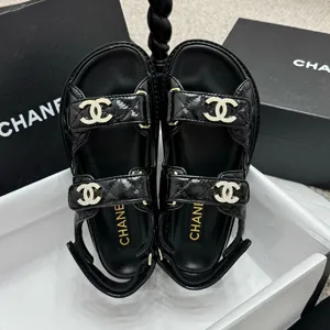 シャネル 限定版「CC」パールロゴ レディース サンダル/ビーチシューズ ブラック（G35927 B20276 94305）