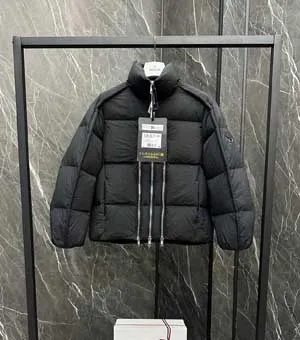 Moncler x Willow Smith YAEL レディース クロップド ダウンジャケット ブラック (J209T1A00011M5093999)