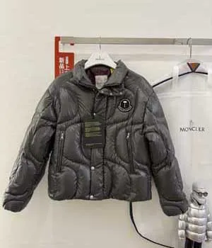 Moncler x Palm Angels ハウナニ コントラストカラー クロップドダウンジャケット（グレー＆バーガンディ）（J209L1A00015M4441913）