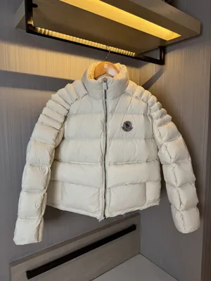 Moncler x Raxxy セレブスタイル Dofa ショート ドリーム ステップダウンジャケット オフホワイト(I20961A00011M3485999)