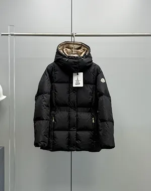 Moncler Agneux レディースブラック ショートダウンジャケット（K20931A00145539ZD）