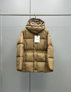 Moncler Agneux レディースカーキショートダウンジャケット（K20931A00145539ZD）