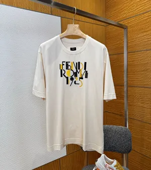 フェンディ「フェンディ ローマ 1925」クルーネック コットン 半袖Tシャツ (FY0936AVOHF1J7C)