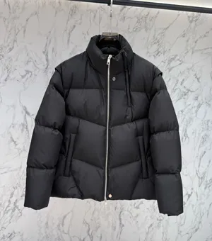 フェンディ 2025 新作 メンズ ブラック 2in1 ダウンジャケット（取り外し可能な袖付き）(Fendi00018)