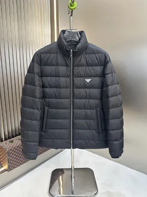 プラダ メンズ ブラック ショート ジップアップ ダウンジャケット (Prada00064)