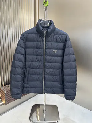 プラダ メンズ ネイビーブルー ショート ジップアップ ダウンジャケット (Prada00064)