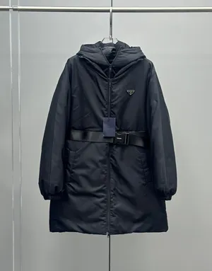 プラダ ナイロン ブラック フード付き ジップアップ ダウンジャケット (Prada000035)