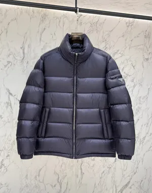 プラダ リナイロン メンズ ネイビーブルー スタンドカラー ダウンジャケット（Prada000038）