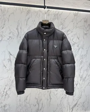 プラダ リナイロン ブラック スタンドカラー ダウンジャケット ユニセックス (Prada000032)