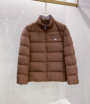 プラダ メンズ ブラウン スタンドカラー ショート丈 ジップアップ ダウンジャケット (Prada000065)