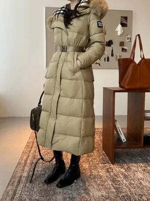 バーバリー レディース ベージュ ファーカラー フード付き ロングダウンジャケット（Burberry000062）