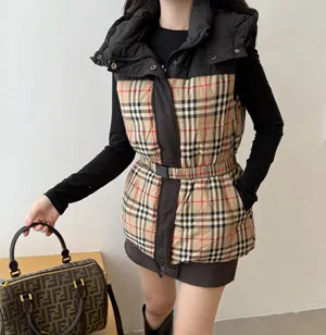 バーバリー レディース ブラック ヴィンテージチェックパネル ダブルサイド ノースリーブ ダウンジャケット（Burberry000052）