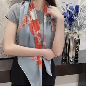 エルメス「ローブ?レジェール」グレー シルクスカーフ 90*90（Hermès000144）