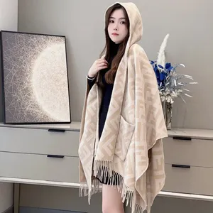 フェンディ シャンパン FFジャカード カシミア フード付きケープ 140x140（Fendi000050）