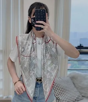 ルイヴィトン「カシュカシュヴィヴィエンヌ スクエア 90」シルクスカーフ ホワイト 90×90cm（M77779）