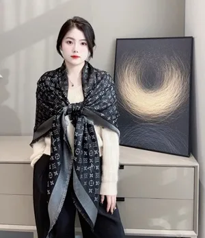 ルイヴィトン「モノグラムシャイン」シルクショール ブラック 140×140cm（M75123）