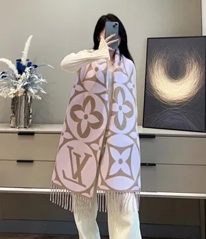ルイヴィトン「LVメダリオン」ピンク/キャメル ウール リバーシブル マフラー 30×209cm（M79213）