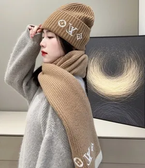 ルイヴィトン「LVヘッドライン」ミルクティーカラー ニットロングマフラー＆ハット 35×200cm（M77927）