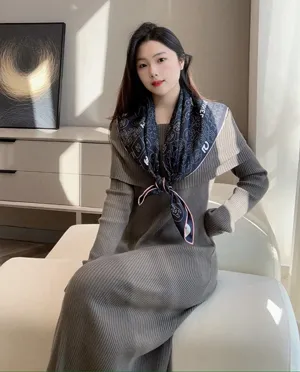 シャネル「ラッキー クローバー」ブラック シルク スクエアスカーフ 90x90cm（Chanel000007）