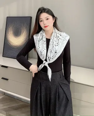 シャネル「ココ スター ストーリー」ホワイト シルク スクエアスカーフ 90x90cm（Chanel000009）