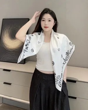 シャネル「ハート アクセサリー」ホワイト シルクスカーフ 90x90cm（Chanel000017）