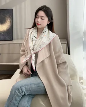 シャネル「ゾディアック サイン」ピンクホワイト シルクスカーフ 90x90cm（Chanel000020）
